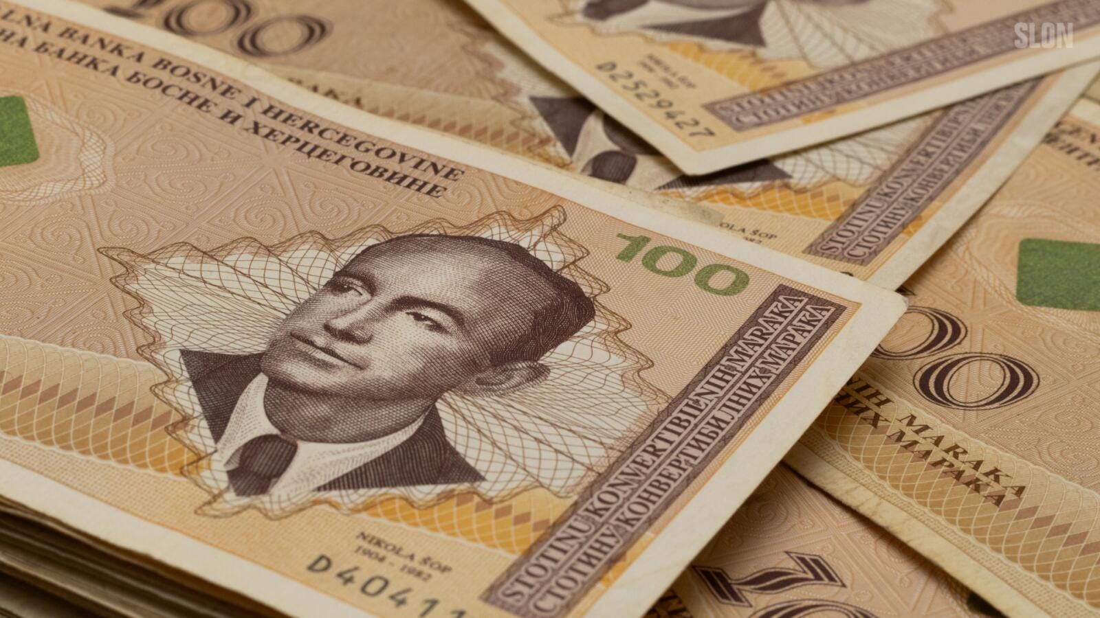 Fotografija novčanica KM za različite potrebe, novcanice Invalidnine/ Penzije/ penzija, isplata, jednokratna pomoć, penzije, penzioneri