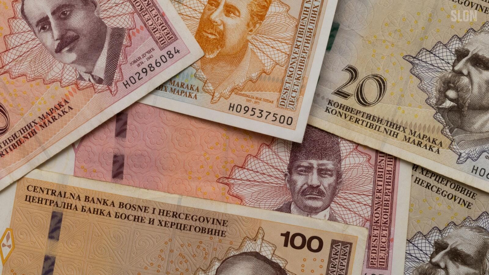 Fotografija novčanica KM za različite potrebe porez, uio