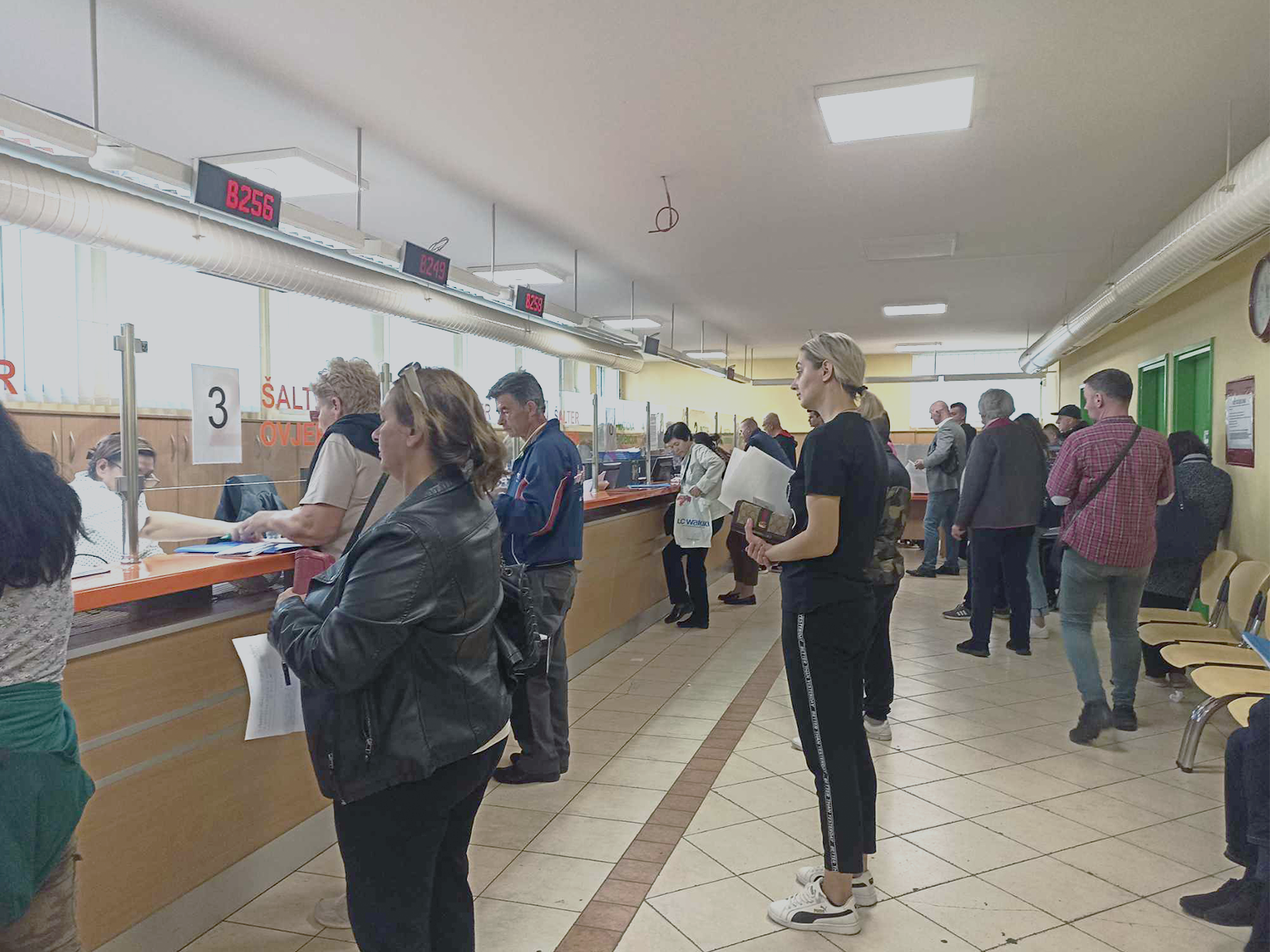 grad tuzla centar za pruzanje usluga građanima.jpg /FOTO/ Još niste predali zahtjev za besplatan prevoz u Tuzli? Evo kako!