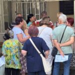 Veliko interesovanje za besplatan gradski prijevoz u Tuzli, građani čekaju u dugim redovima