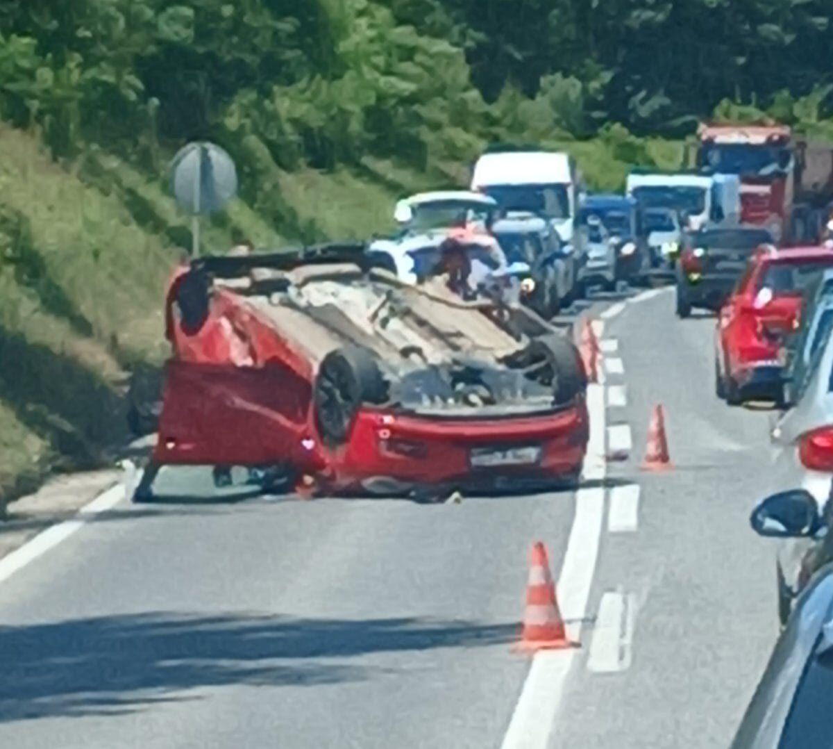 image Sudar tri automobila kod Srebrenika, dvije osobe prevezene u UKC Tuzla
