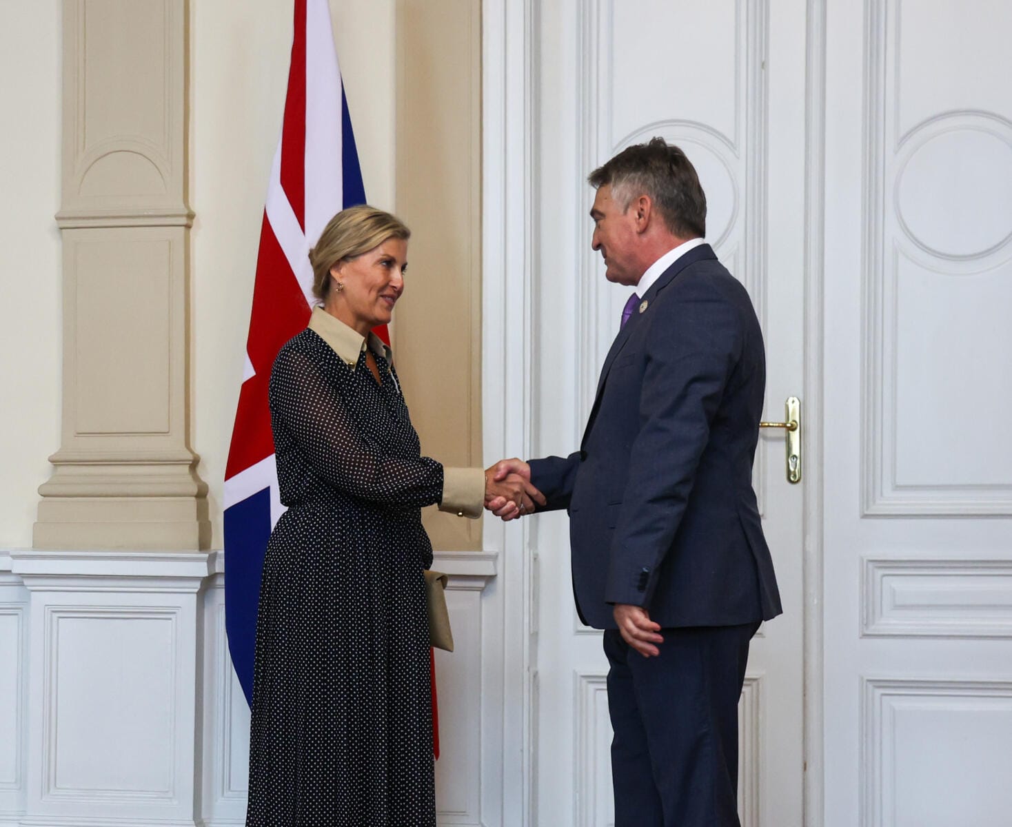 Komšić poželio dobrodošlicu vojvotkinji od Edinburgha: Poruka podrške uoči obilježavanja godišnjice genocida