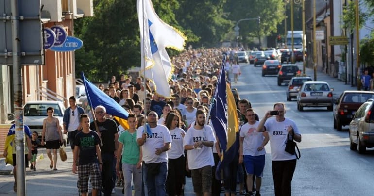 Tuzla: Večeras ispred BKC-a mirna šetnja„8372 za Srebrenicu“