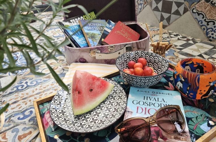 pet-knjiga-za-citanje-naslovna Pet knjiga za čitanje na godišnjem odmoru uz voće i modne dodatke