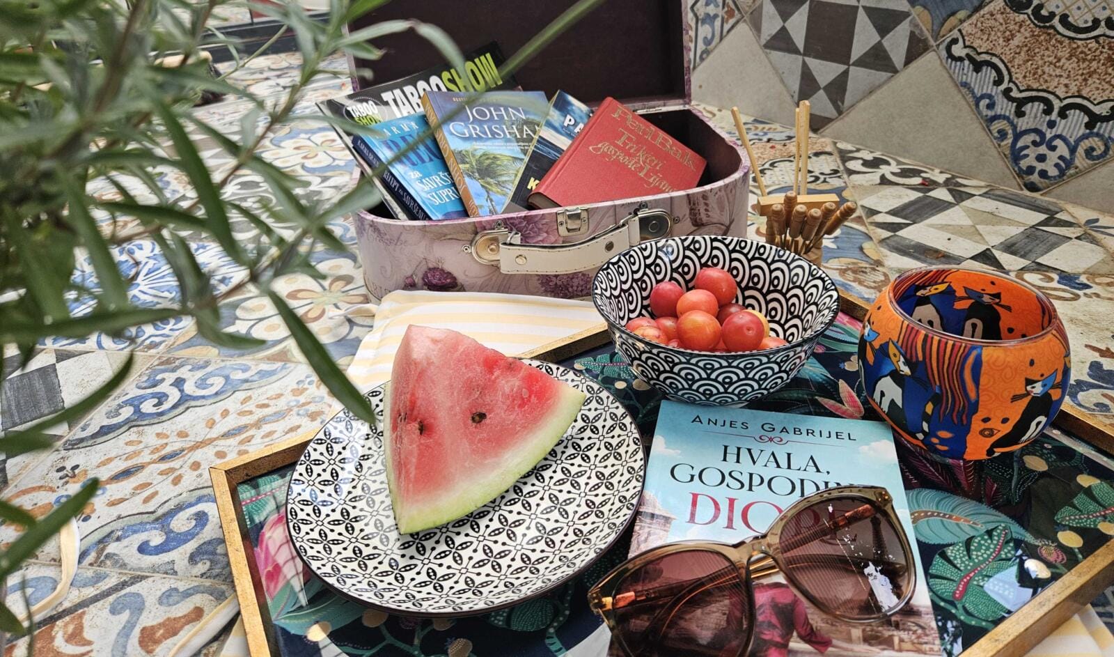 pet-knjiga-za-citanje-naslovna Pet knjiga za čitanje na godišnjem odmoru uz voće i modne dodatke