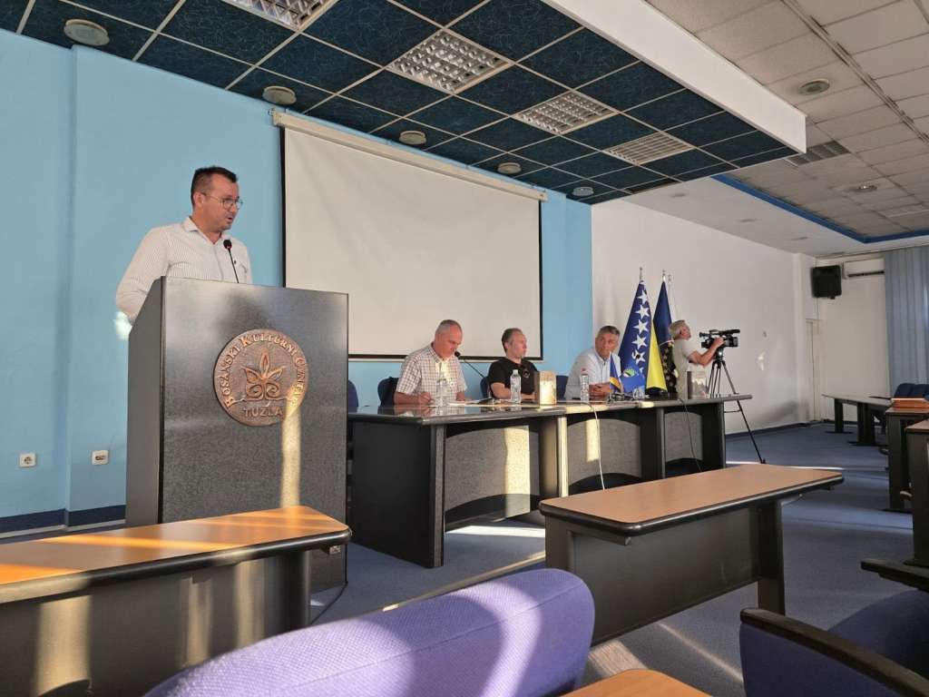 U Tuzli održana promocija romana Bijeli Cigani