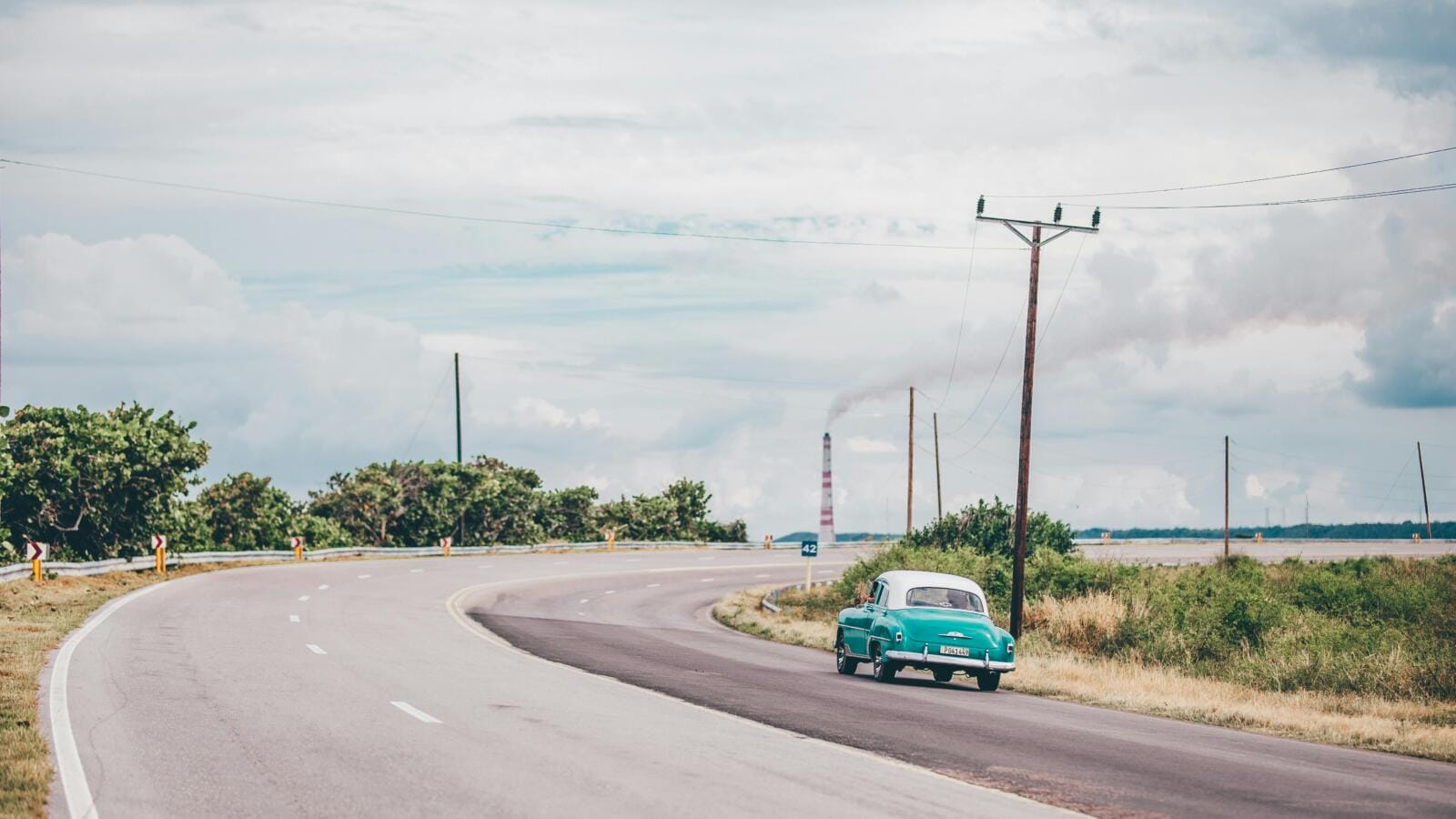 Ljeto i visoke temperature: Ovo morate imati u autu kad krenete na godišnji