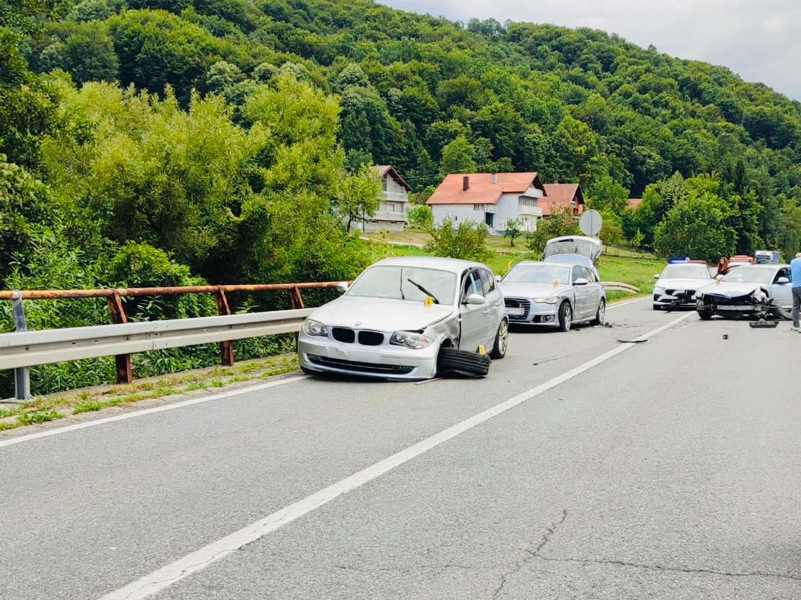 saobraćajna nesreca Kalesija Tojšići.jpg Sudar tri automobila u Tojšićima