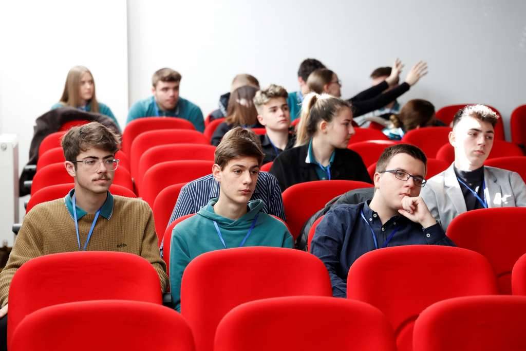 srednjoskolci Ministarstvo odbrane BiH otvorilo konkurs za stipendiranje srednjoškolaca