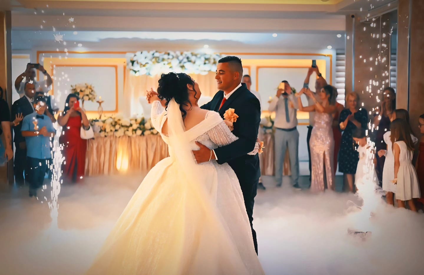 Elmedina i Dejan Šikman Ljubavna priča Elmedine iz Tuzle i Dejana iz Prijedora koja je ganula čitav Balkan