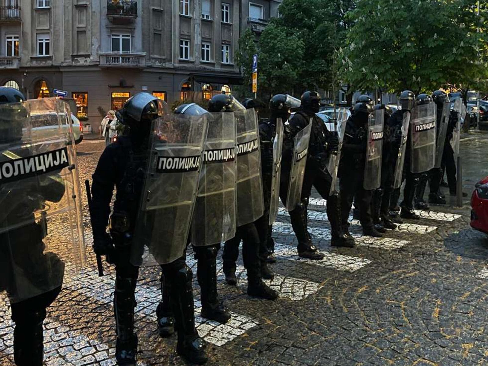 Policija Srbija protesti Protesti u Srbiji: Povrijeđeno šest policajaca, privedeno 56 osoba