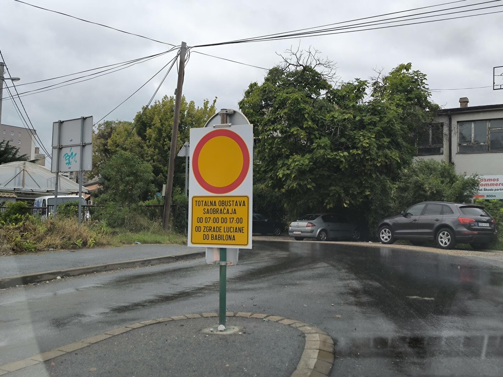 Znak livnica Zvanično: Grad Tuzla tražio izmjenu režima saobraćaja u ulici koja vodi prema Livnici