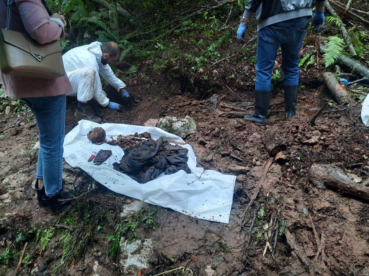 Ekshumirani posmrtni ostaci na lokalitetu Jelovački Potok u Vlasenici