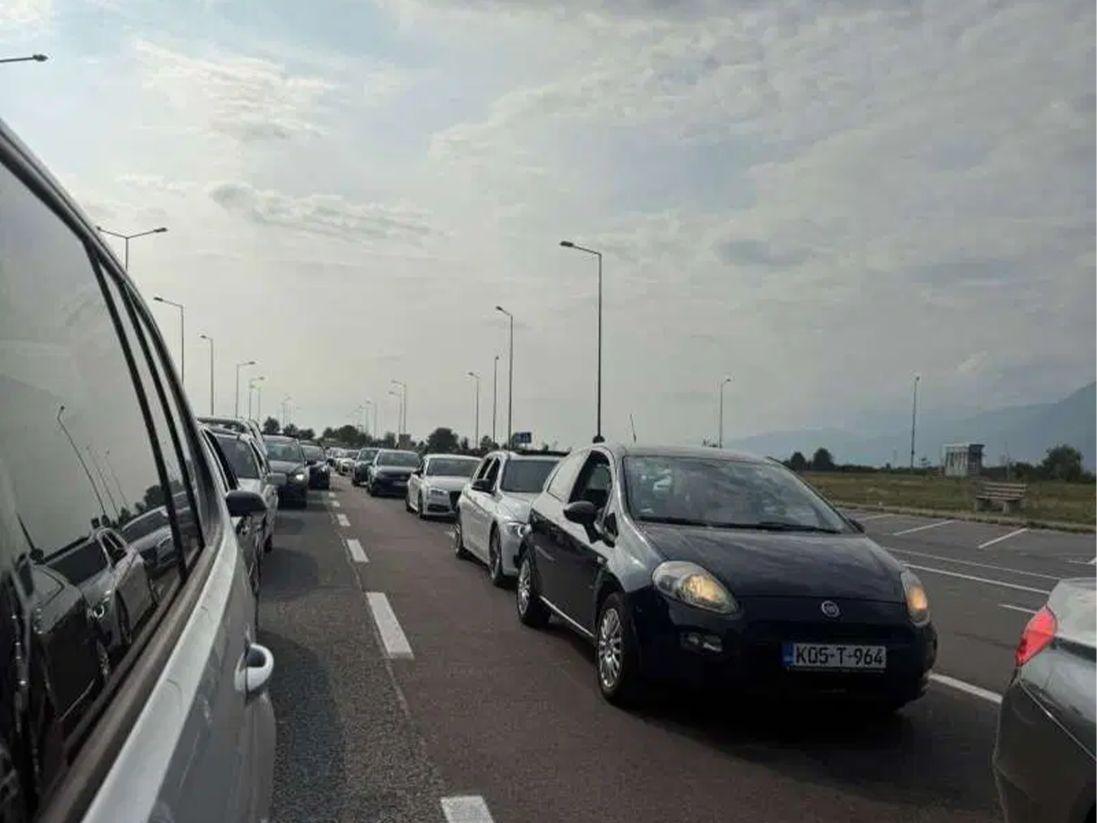 Apel za prekategorizaciju graničnih prelaza, Izačić u kolapsu