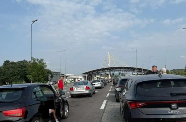 Apel za prekategorizaciju graničnih prelaza, Izačić u kolapsu