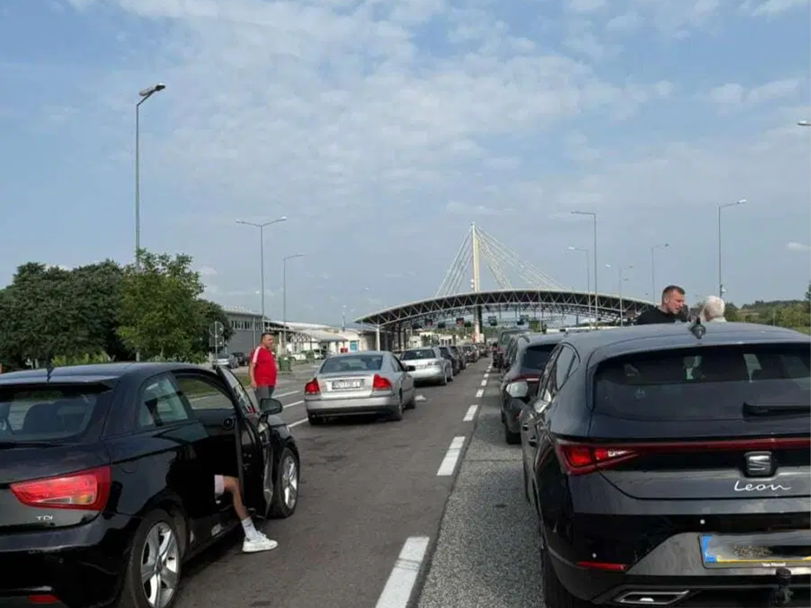 Apel za prekategorizaciju graničnih prelaza, Izačić u kolapsu