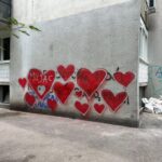Prijeteća poruka Jergoviću prešarana crvenim srcima