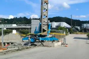 Građevinska dizalica na kolovoznoj traci u ulici Drage Karamana