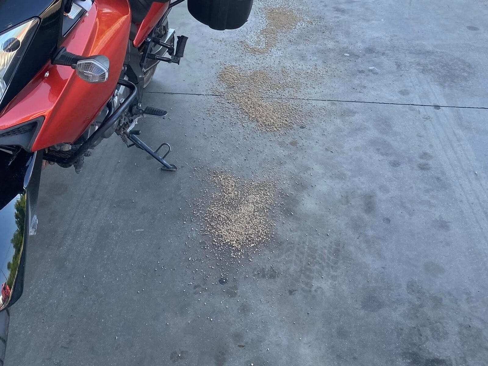 Zašto je motorno ulje na kolovozu i benzinskim pumpama opasno?