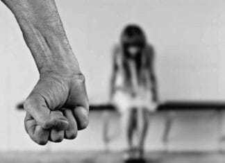 U TK zabilježen rast prijava nasilja: Izrečeno više od 1.900 mjera zaštite Rast prijava nasilja TK potvrđen na tematskoj sjednici u Tuzli, uz podatak da je izrečeno više od 1.900 mjera zaštite nakon primjene novog zakona.