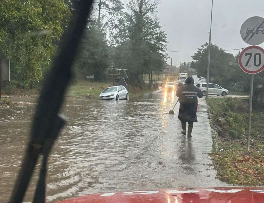 Obilne kiše u Hercegovini izazvale poplave i štetu na objektima