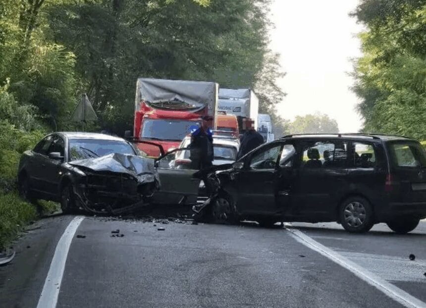 saobraćajna nesreća Saobraćajna nesreća u Gnojnici kod Lukavca, povrijeđeno više osoba