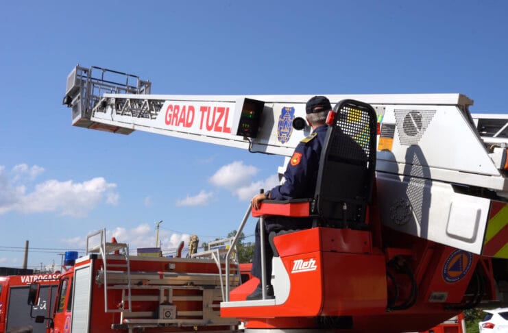 Tuzla nabavila vatrogasno vozilo s ljestvama od 32 metra