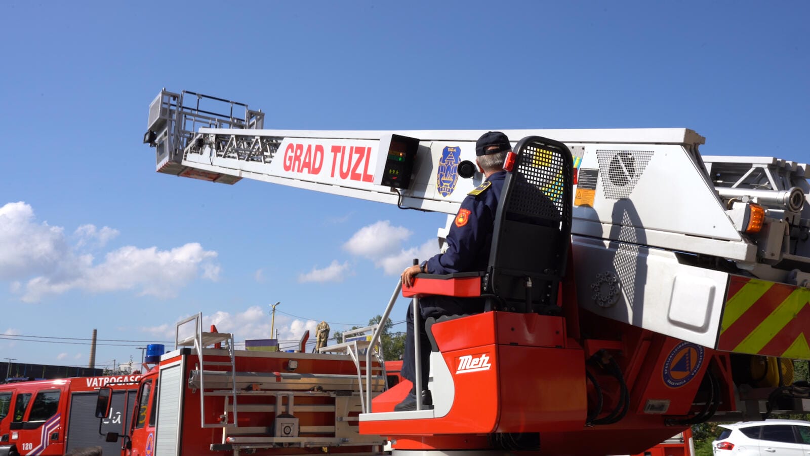 29 09 IZJAVE Vatrogasci.00_03_42_06.Still004 Tuzla nabavila vatrogasno vozilo s ljestvama od 32 metra