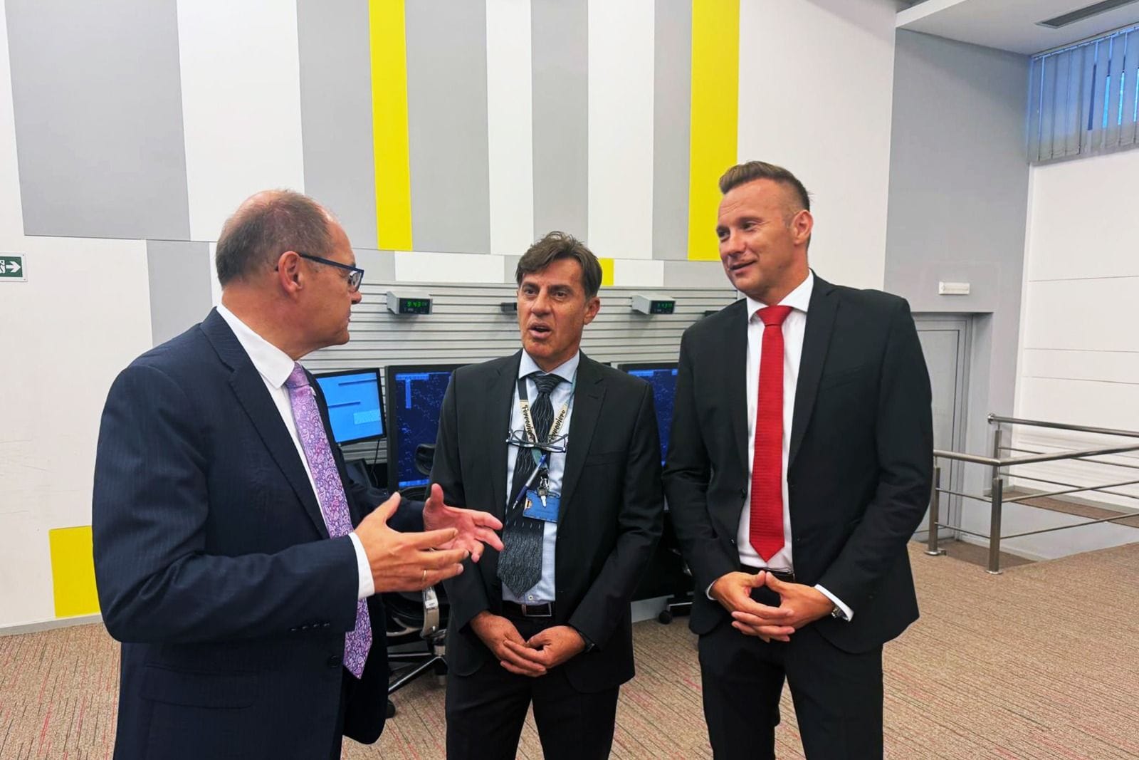 Christian Schmidt u posjeti BHANSA-i 2 Visoki predstavnik Christian Schmidt posjetio BHANSA-u u Sarajevu