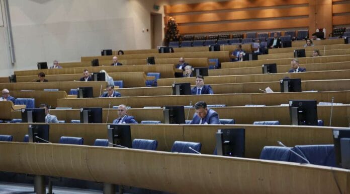 Federalni parlament otvara raspravu o mladima: Kako zaustaviti odlaske iz BiH? Predstavnički dom Parlamentarne skupštine BIH