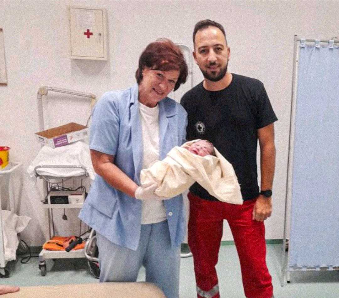 Screenshoot U banovićkom Domu zdravlja nakon dugo vremena rođena beba