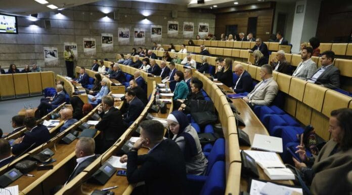 Sutra nastavak sjednice Doma naroda Parlamenta FBiH Dom naroda usvojio Zakon o otpisu zateznih kamata poreznim obveznicima koji izmire osnovni dug