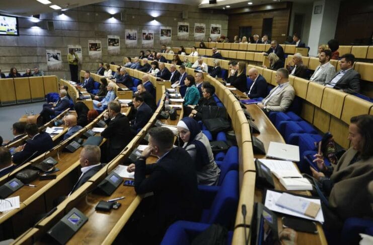 Dom naroda usvojio Zakon o otpisu zateznih kamata poreznim obveznicima koji izmire osnovni dug