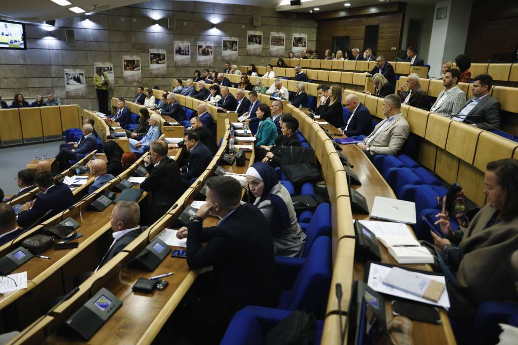 Dom naroda usvojio Zakon o otpisu zateznih kamata poreznim obveznicima koji izmire osnovni dug