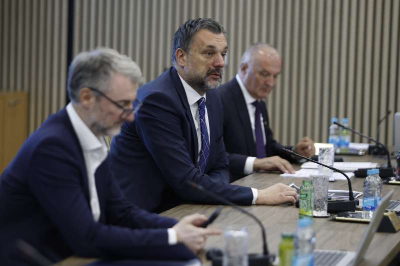 konakovic vijece ministara Vijeće ministara BiH nije usvojilo Plan rasta za zapadni Balkan, vrijedan šest milijardi eura, zbog neslaganja u državnim institucijama.