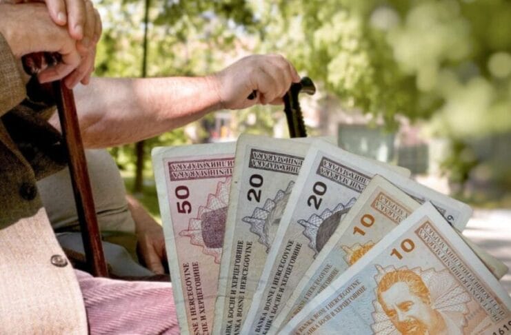 Isplata penzija za august u Federaciji BiH počinje 5. septembra/ Hoće li novi zakon donijeti pravedniji sistem i za korisnike srazmjernih penzija?/ Neće svi penzioneri u TK će dobiti novčanu pomoć, evo ko je izuzet