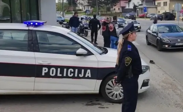 Policija dežura kod škola i raskrsnica