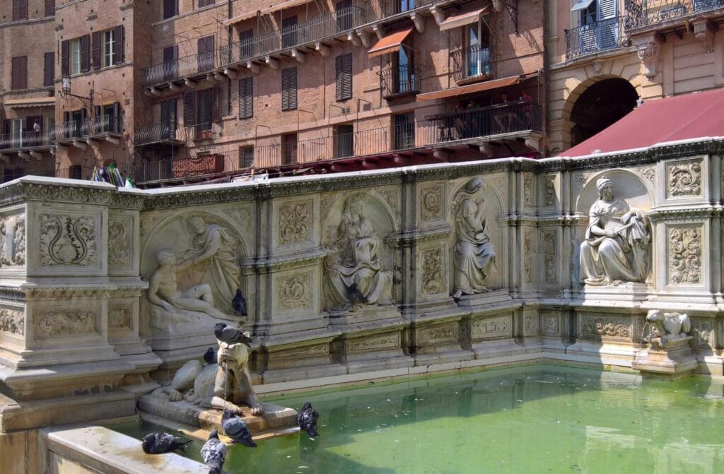 U vagonu gdje se vraćamo sebi, Fonte Gaia na trgu Piazza del Campo u Sieni