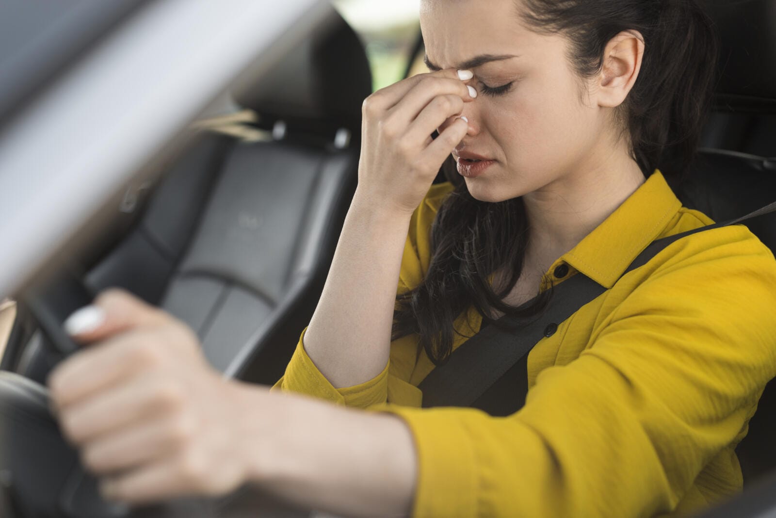 woman-driving-having-headache