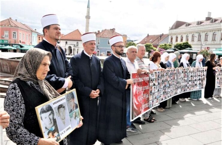 Žene Srebrenice u Tuzli: Bez istine i pravde nema mira