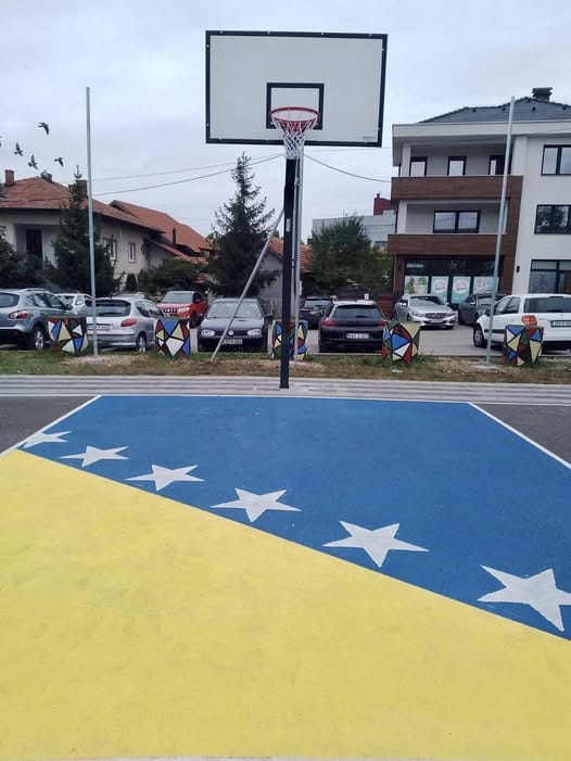 557634390_1384289400367336_6837534698431529236_n Hitna reakcija ministra Omerovića: Ukloniti zastavu BiH sa poligona škole!