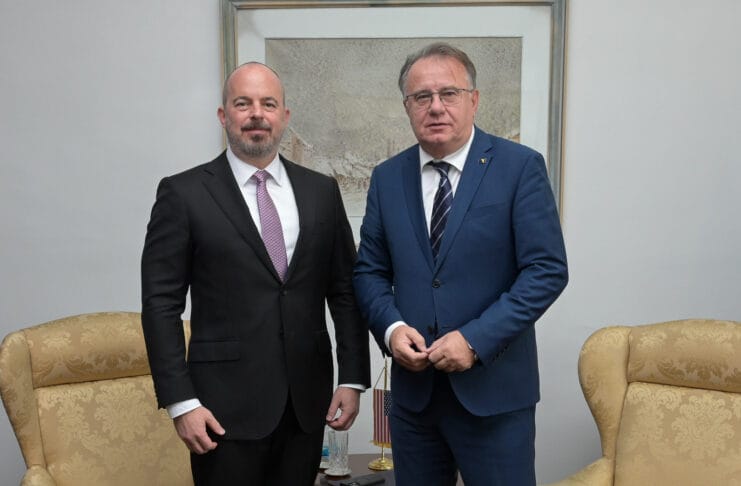 Premijer Nikšić i Ginkel: Fokus sa političkih kriza prebaciti na ekonomski razvoj