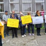 Roditelji djece s autizmom protestovali u Tuzli zbog neadekvatnih uslova obrazovanja