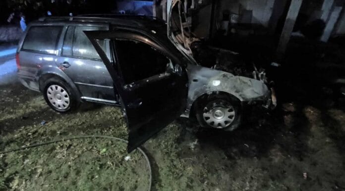 Požar putničkog vozila u Rapatnici: Vatrogasci brzom intervencijom spriječili širenje vatre