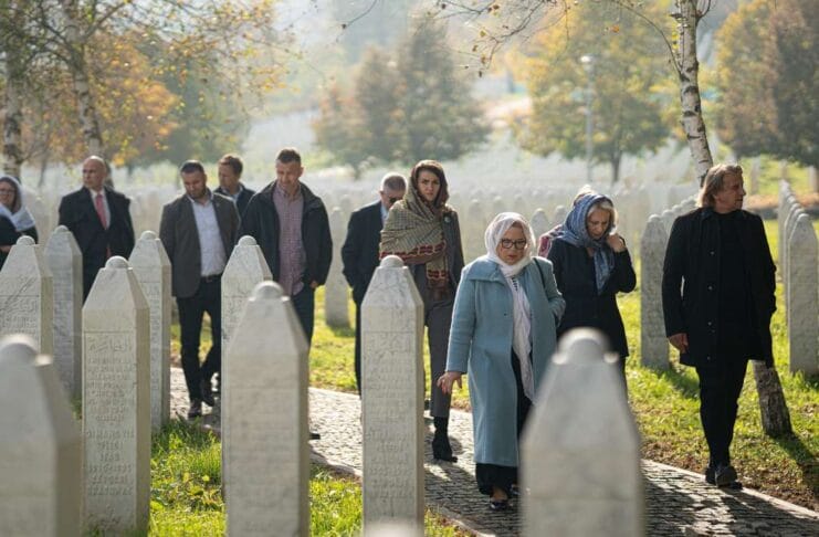 Delegacija Parlamenta Federacije BiH, predvođena predsjedavajućim Predstavničkog doma Parlamenta FBiH Draganom Miokovićem posjetila je Memorijalni centar Srebrenica
