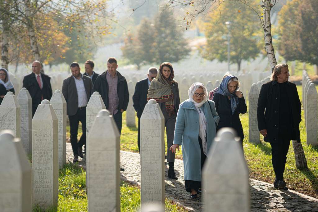 delegacija parlamenta fbih u potocarima Delegacija Parlamenta Federacije BiH, predvođena predsjedavajućim Predstavničkog doma Parlamenta FBiH Draganom Miokovićem posjetila je Memorijalni centar Srebrenica