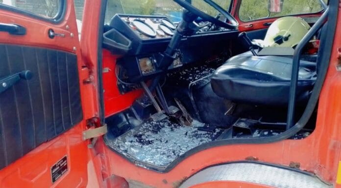 U Gračanici napadnuta vatrogasna ekipa, jedan vatrogasac povrijeđen