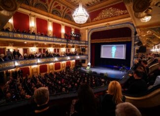 Završena komemoracija Halidu Bešliću Komemoracija povodom smrti legendarnog pjevača Halida Bešlića, koji je preminuo u 72. godini života, održana je u Narodnom pozorištu Sarajevo.