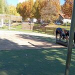 Počela sanacija igrališta s vještačkom travom u Novom naselju Solina Počela sanacija igrališta s vještačkom travom u Novom naselju Solina