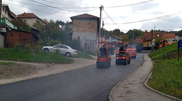 U Tuzli u toku radovi na više lokacija, završen put u Srednjoj Lipnici U Tuzli u toku radovi na više lokacija, završen put u Srednjoj Lipnici
